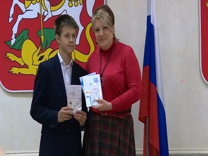 Торжественное вручение паспортов несовершеннолетним…