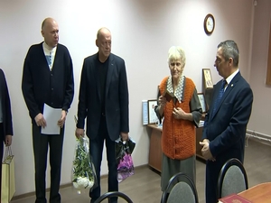 Герой погиб на войне. Ему была присвоена награда. Медаль…