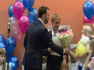 Её руки самые нежные, голос такой родной, а глаза…