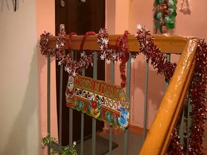 Новый год — праздник волшебства. Все окна домов…