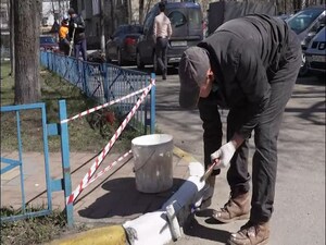 Сотрудники подрядной организации продолжают наводить…