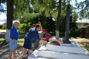 В Гжели возложили цветы к мемориалам