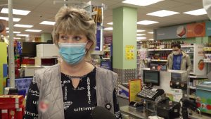 Маски, перчатки и соблюдение социальной дистанции.