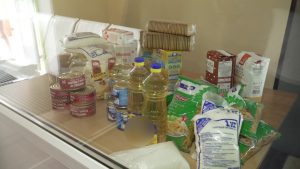Студенты Раменского колледжа продолжают получать продуктовые наборы.