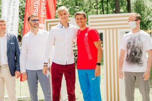 Олимпийский чемпион Юрий Борзаковский принял участие в открытии Фестиваля ГТО в Раменском парке: