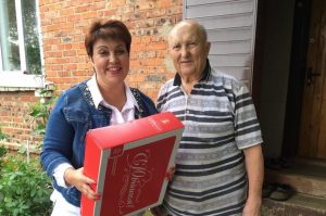 В Гжели поздравили юбиляров