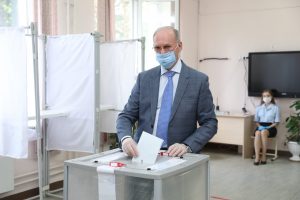 Заместитель председателя Совета депутатов Раменского городского округа В.Ф.Демин голосовал в Ильинской школе №26