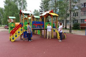 В с.п.Новохаритоновское Раменского г.о. на завершающем этапе комплексное благоустройство дворовой территории дд.13, 26 п.Электроизолятор