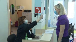 1 июля. Владимир Федорович посетил избирательный участок в школе № 26 в поселке Ильинский.