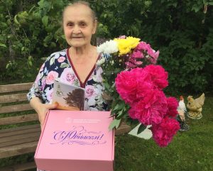 Директор ТУ «Новохаритоновское» Раменского г.о. Н.А.Ширенина поздравила юбиляров