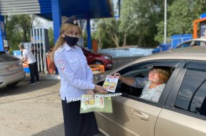 Раменские Госавтоинспекторы, в рамках проекта «Некуда спешить», организуют профилактические беседы с водителями на заправочных станциях