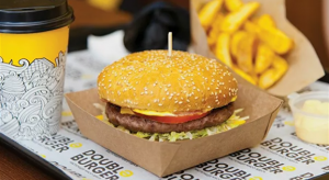 Антон и Маргарита Ларины открыли производство и доставку бургеров в подмосковном Раменском почти четыре года назад