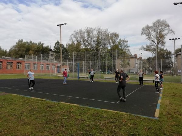 На малой спортивной арене п. Электроизолятор ТУ «Новохаритоновское» возобновились занятия группы здоровья 60+