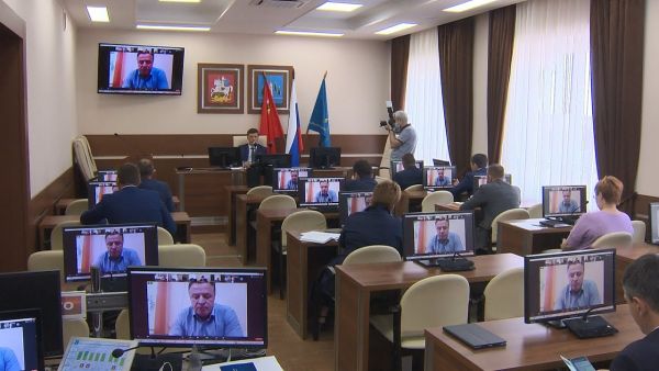 Оперативное совещание в здании администрации сегодня состоялось в режиме видеоконференции.