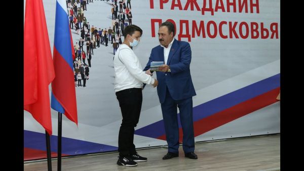 Очередная церемония вручения паспортов состоялась в ДК им. Воровского.