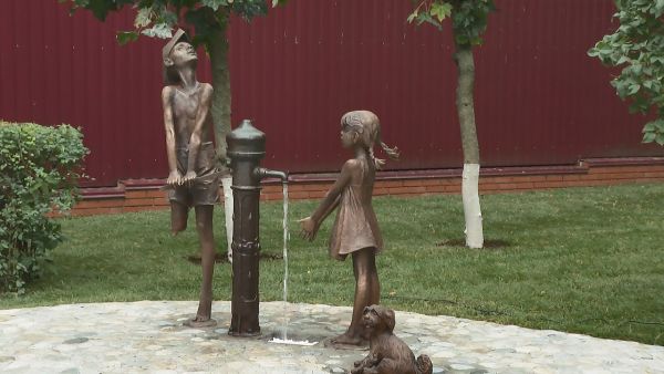 Открытие скульптурной композиции «За водой!» в ТУ «Ильинский» на улице Парижской Коммуны