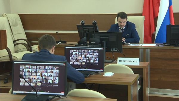 Традиционное оперативное совещание в администрации состоялось в онлайн-режиме.