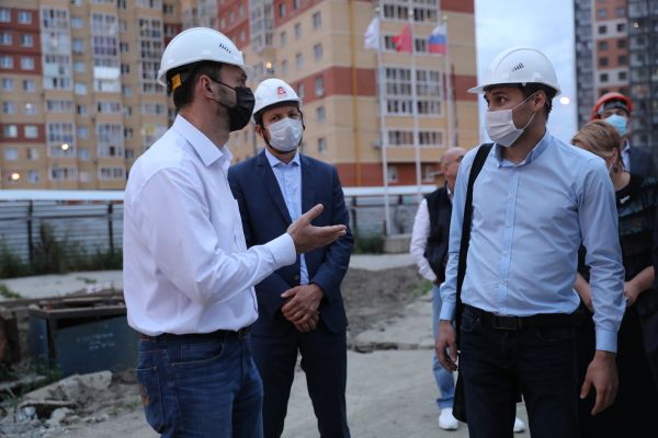 Глава Раменского г.о. Виктор Неволин проверил ход строительства школы на ул.Молодежной