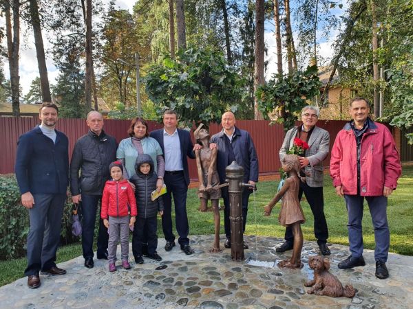 Открытие скульптурной композиции «За водой!» в ТУ «Ильинский» на улице Парижской Коммуны