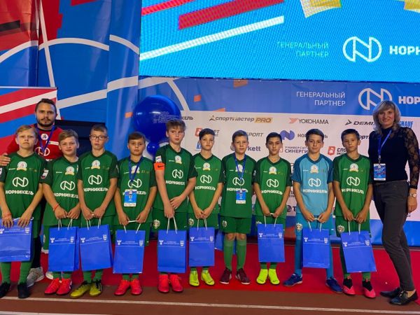 Игроки ФК «Прогресс» ТУ Новохаритоновское заняли 4 место в соревнованиях по мини-футболу среди команд со всей страны.