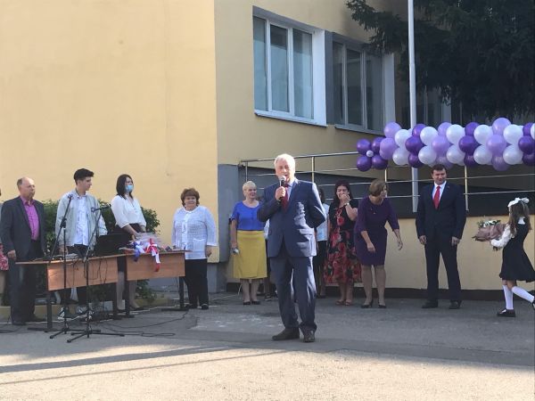 Раменских школьников с Днем знаний поздравил депутат Мособлдумы Ю.А.Липатов