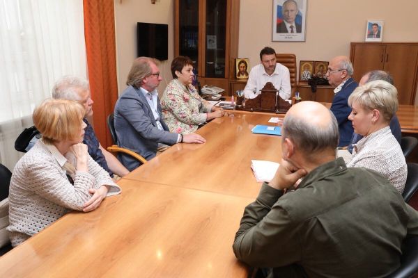 2 сентября 2020 года Глава городского округа Раменское Виктор Валентинович Неволин провёл встречу с художниками