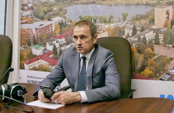 Заместитель главы администрации по вопросам жилищно-коммунального хозяйства и благоустройства Виталий Чехов