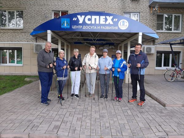 В центре досуга и развития «Успех» Раменского г.о. сегодня прошли очередные занятия по скандинавской ходьбе
