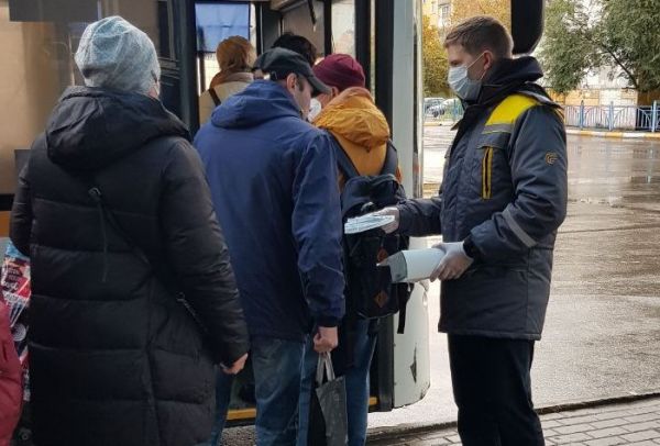 В Раменском городском округе продолжаются рейды по контролю за соблюдением масочного режима в общественном транспорте