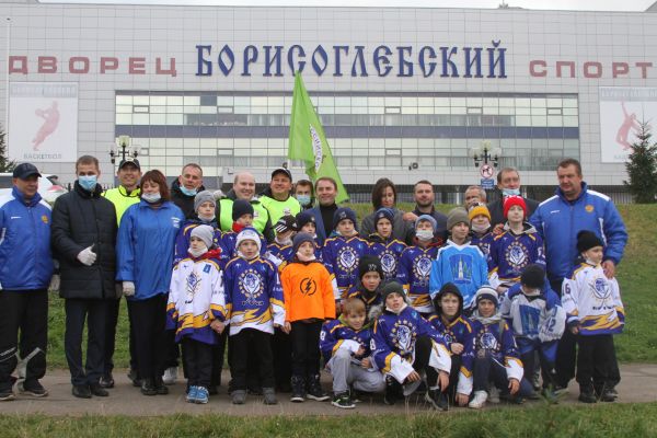 В Раменском, рядом со спортивным комплексом «Борисоглебский», состоялась высадка 30 елей в рамках акции «Аллея легенд».