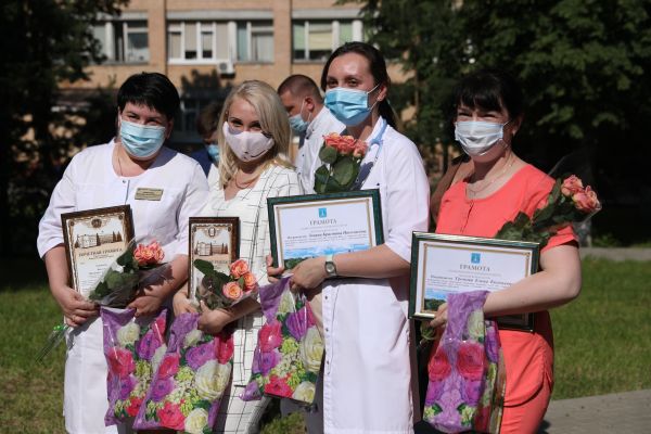 На вопросы ведущей программы «Вечерний диалог»  в прямом эфире ответила заместитель главного врача Раменской ЦРБ