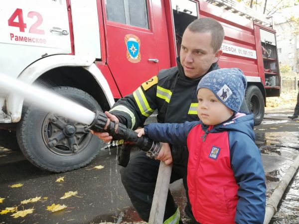 Воспитанникам детского сада № 5 г.Раменское рассказали о правилах действия в случае пожара!