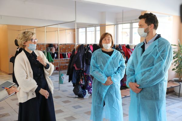 Чулковская школа №20, как и многие школы Раменского округа, переполнена и работает в 2 смены.