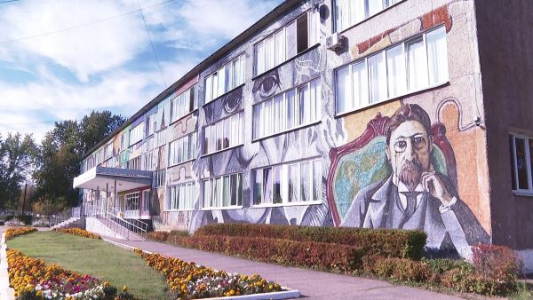 Глава округа Виктор Неволи посетил Чулковскую среднюю школу №20.