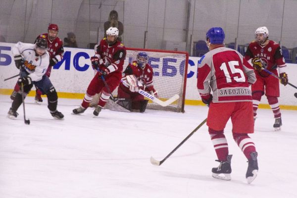 Раменские команды сыграли первые матчи в Ночной хоккейной лиге Московской области