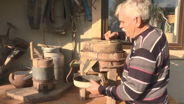 Николай Николаевич Каштанов по профессии мелиоратор.