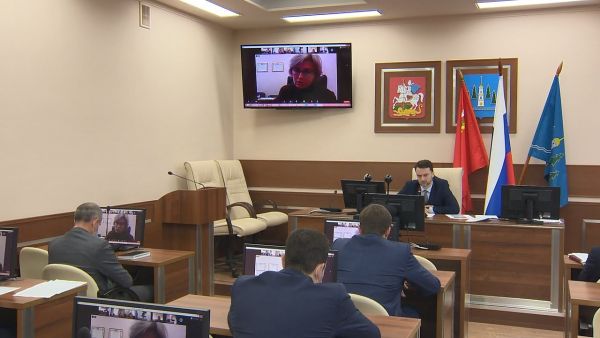 Традиционное еженедельное совещание в администрации округа началось с поздравления с днем сельского хозяйства