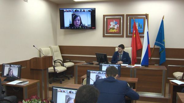 Очередная рабочая неделя в Администрации начинается с оперативного совещания.