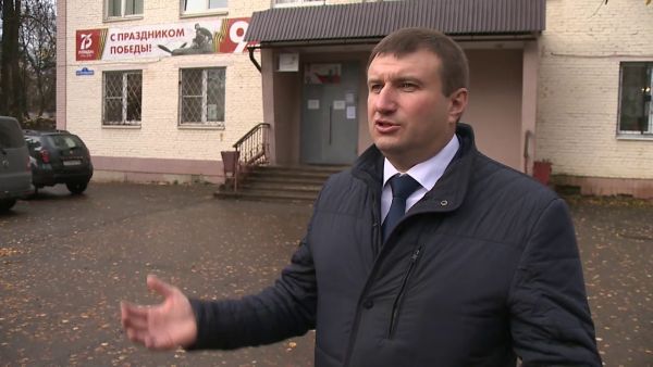 В поселке Удельная реставрируют мемориальный комплекс