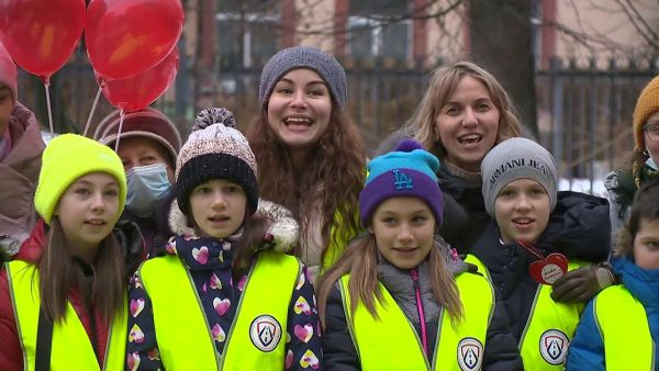 В Раменской школе №8 сотрудники Госавтоинспекции провели с детьми тематическое мероприятие приуроченное ко Дню матери.