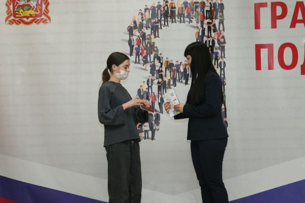 Каждую неделю в ДК им.В.В.Воровского проходит торжественное вручение паспортов юным гражданам Раменского г.о