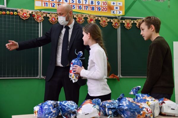 В канун Нового года СОШ №26 посетил Депутат Совета депутатов Раменского городского округа Демин С. В.