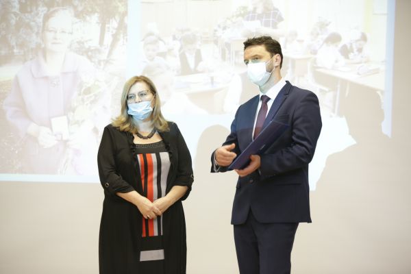 10 декабря в Доме учителя глава Раменского городского округа Виктор Неволин тепло поздравил С.Н Захарову