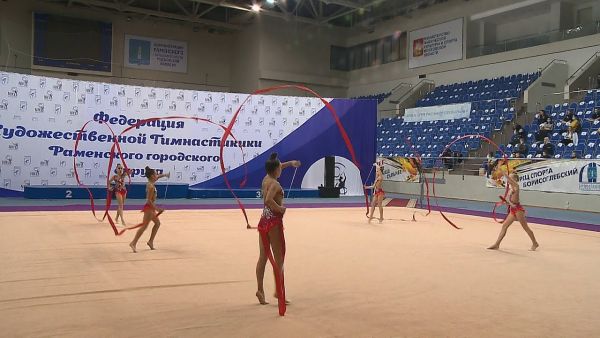 Гимнастки со всей России прибыли во ДС «Борисоглебский», где 18 декабря прошли соревнования.