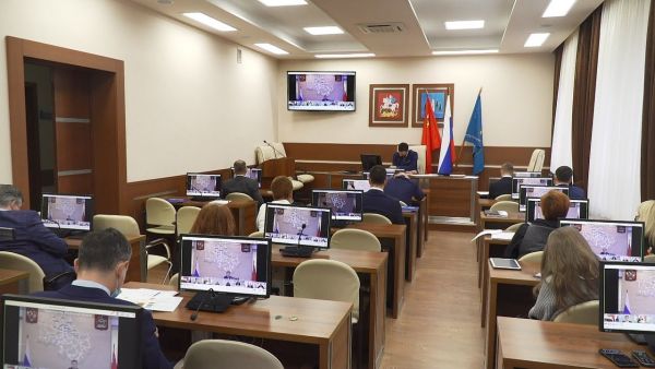 Губернатор Подмосковья провел совещание с членами правительства и главами муниципалитетов.