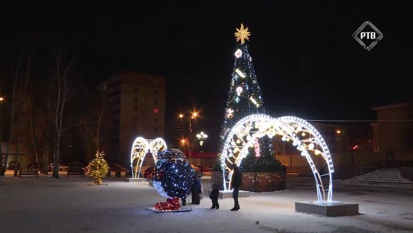 Как только в городе темнеет, он превращается в сказку.