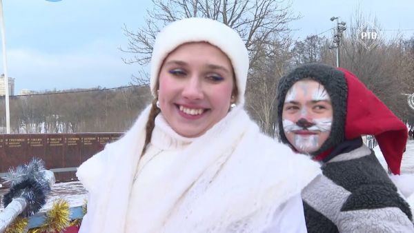 По улицам города промчался волшебный фаэтон.