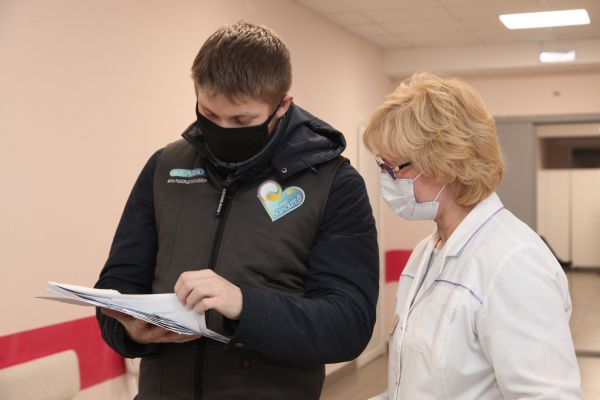 Сотни волонтеров Раменского округа помогают пожилым горожанам.