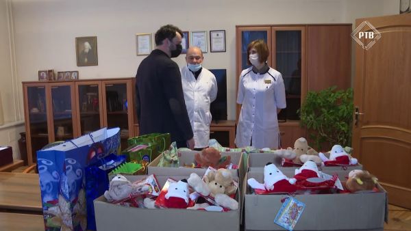 Виктор Неволин,в преддверии Нового года перевоплотился в сказочного волшебника