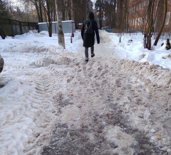 Виктор Неволин обратил внимание на некачественную уборку снега